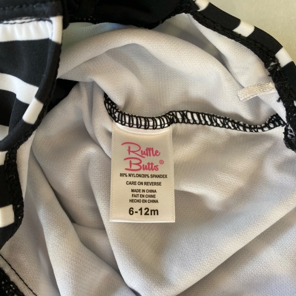 RUFFLEBUTTS Black and White ONE PIECE - Picture 6 of 6